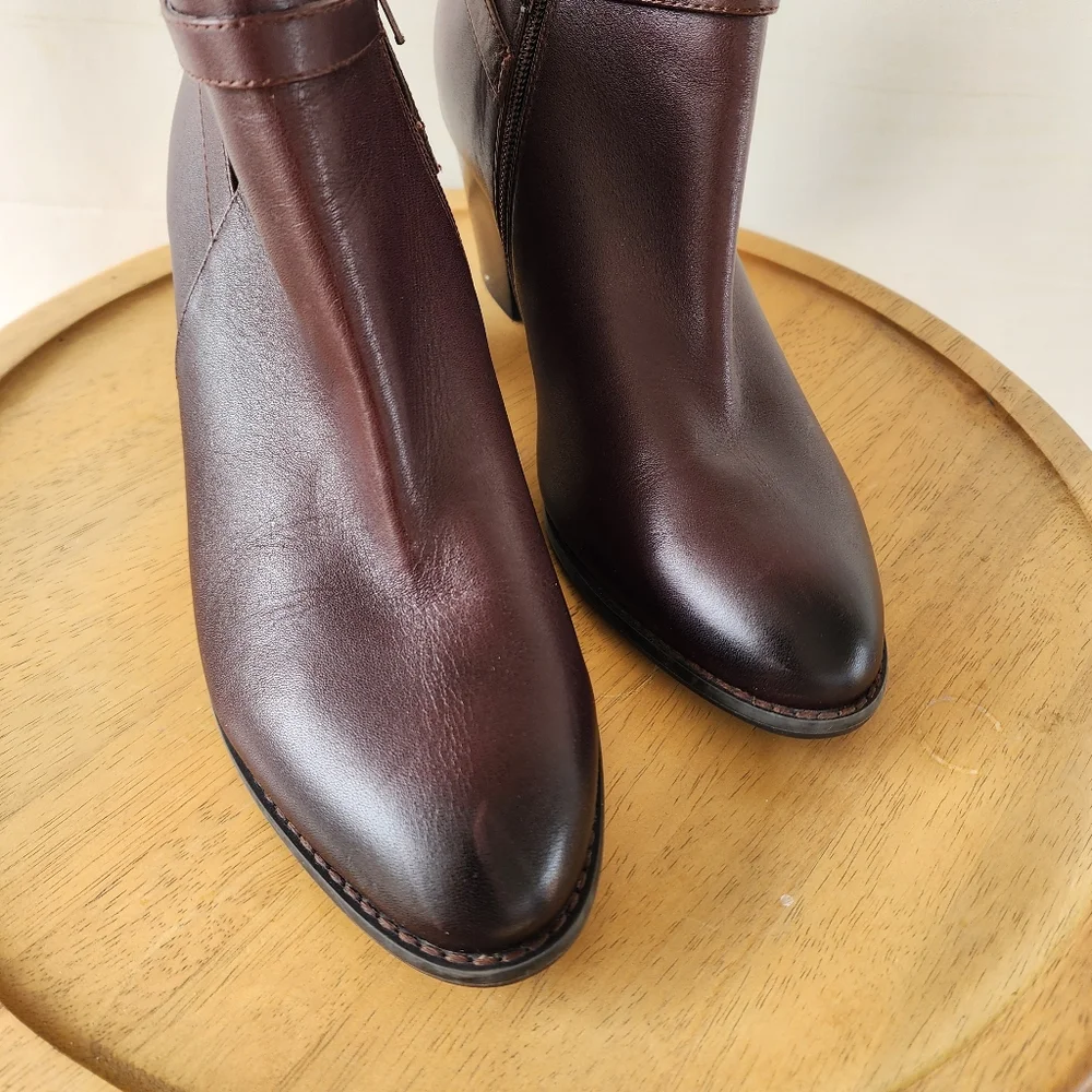 Vionic Upton Brown Ankle Boots